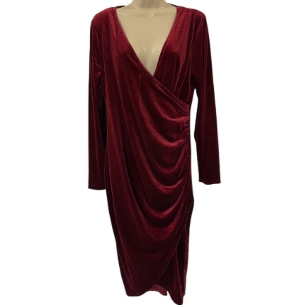 Elegant Burgundy Velvet Dress - Picture 6 of 8
